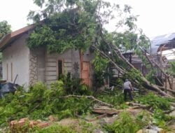 Angin Puting Beliung Rusak Belasan Rumah Warga Desa Jeriji