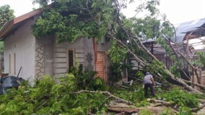 Angin Puting Beliung Rusak Belasan Rumah Warga Desa Jeriji