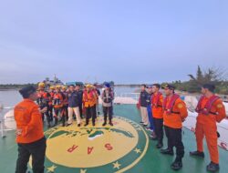 Tim SAR Gabungan Evakuasi Crew MV Gudali Express di Perairan Laut Jawa