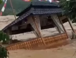 Empat Rumah di Desa Lubuk Sepang Hanyut Disapu Banjir Bandang