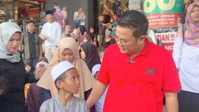 Bupati Basel bersama Baznas Ajak 50 Anak Yatim Beli Baju Lebaran di Mall