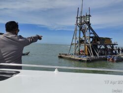 Membandel, Satpolairud Amankan 20 Ponton Ilegal di Perairan Tembelok