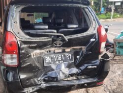 Mabuk Miras, Pengemudi Fortuner Tabrak Avanza Parkir dan Toko