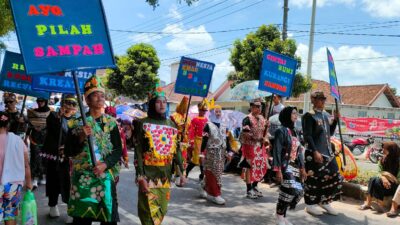 SMA Negeri 1 Pangkalan Baru Memeriahkan HUT RI ke-78 dengan Pawai Karnaval Kreatif dari Sampah Plastik