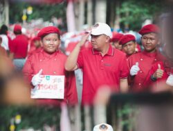 Semangat Beri Hormat Dan Menyapa Peserta Pawai Baris Berbaris, Wako Molen Pesankan Mental Yang Tangguh