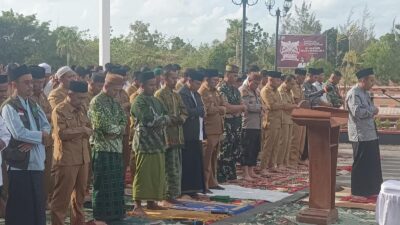 Dandim 0432/Basel Hadirin Sholat Istisqa di Halaman Pemkab Bangka Selatan