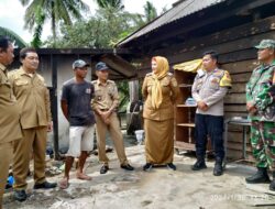 Wabup Debby Meninjau dan Serahkan Bantuan bagi Korban Puting Beliung di Pulau Besar