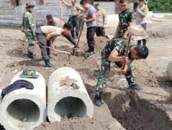 Satgas TMMD Pasang Cincin Gorong-gorong di Dusun Gombak