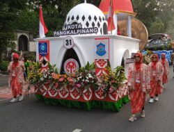 Mobil Hias Ikon Kota Pangkalpinang Tampil di Pawai HUT Dekranas ke-44 di Solo