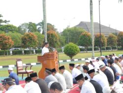 Pj Sekda Fery Afriyanto Hadiri Salat Idul Adha 1445 H di Halaman Kantor Gubernur Babel