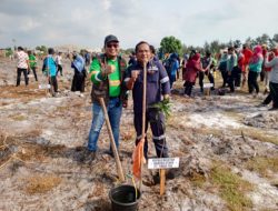 PT Timah Bersama Pemerintah Kabupaten Bangka Tanam Pohon di Kawasan Pantai Dalam Semarak Babel, Selaras dengan Program Penanaman 48.000 Pohon