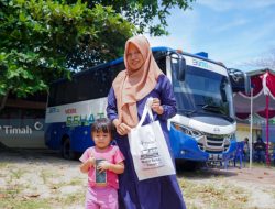 Warga Desa Kace Timur Antusias Periksa Kesehatan di Mobil Sehat PT Timah