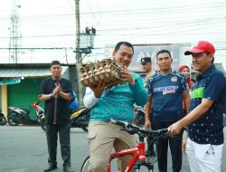 Program Merdeka Stunting, Pj Wako dan Ketua TP PKK Pangkalpinang Bagikan 17845 Telur