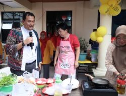 Pj Wako Budi Utama Bersamai Lomba Masak Nasi Goreng dan Fashion Show