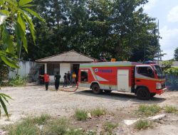 Tim Damkar PT Timah Gerak Cepat, Bantu Padamkan Kebakaran di Ruang Tunggu Pelabuhan Tanjung Gudang Belinyu